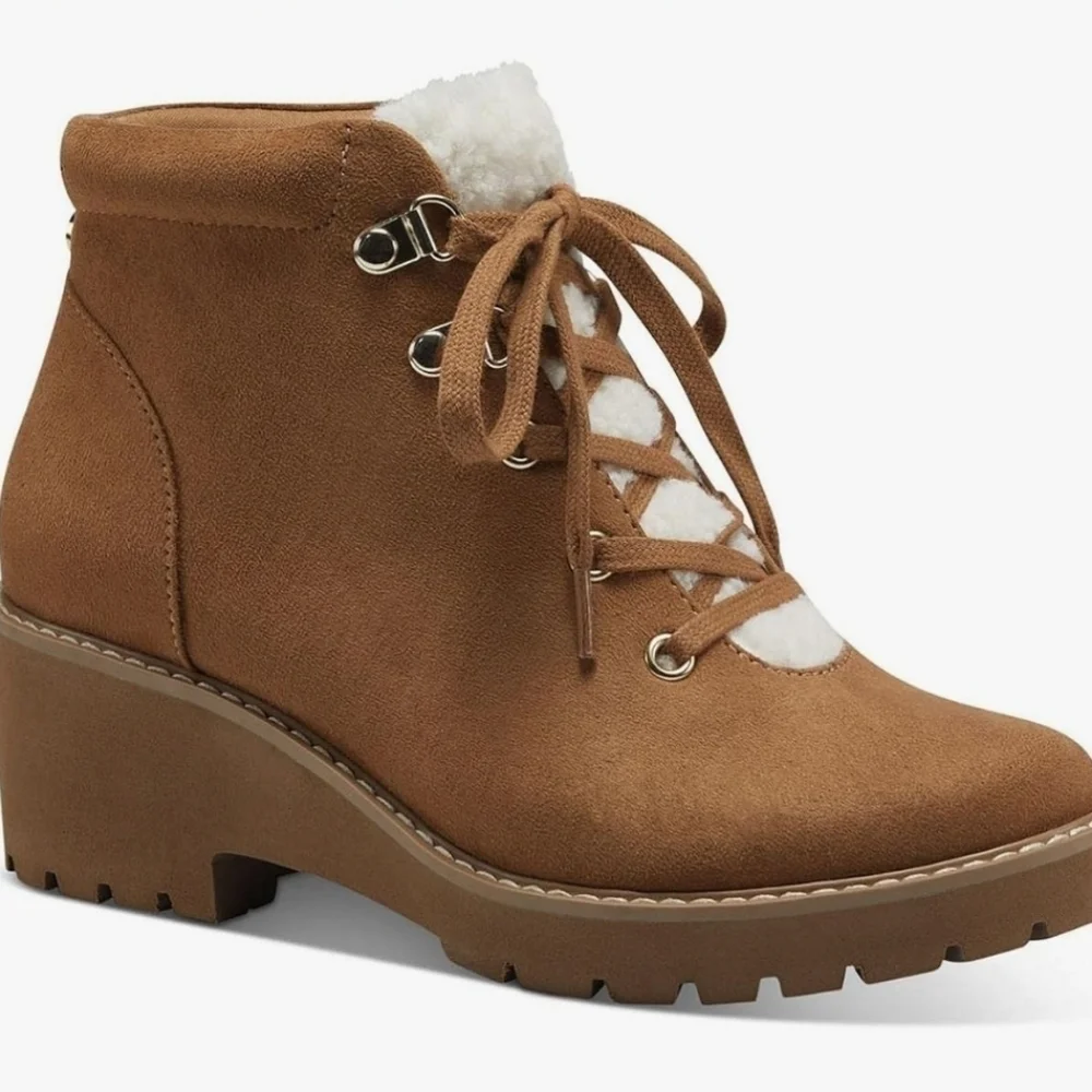 Giani Bernini Valentena Ankle Lugged Sole Combat Boots NWT Sz 7.5 Retail $130